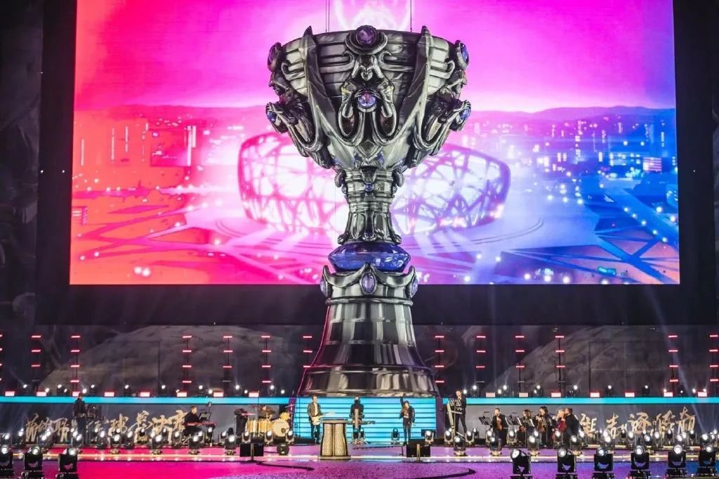 LPL春季赛今日首发：Lwx对阵Elk