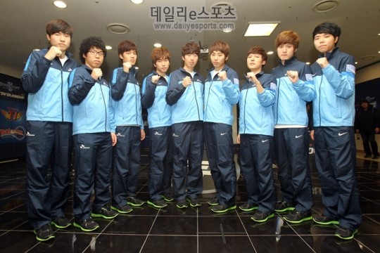 牌九实战：揭秘“变牌衣”等高科技老千工具在骨牌局中的伪装。（牌九对局观察：揭露“变牌衣”等高科技作弊装置在骨牌桌上的隐匿伪装）