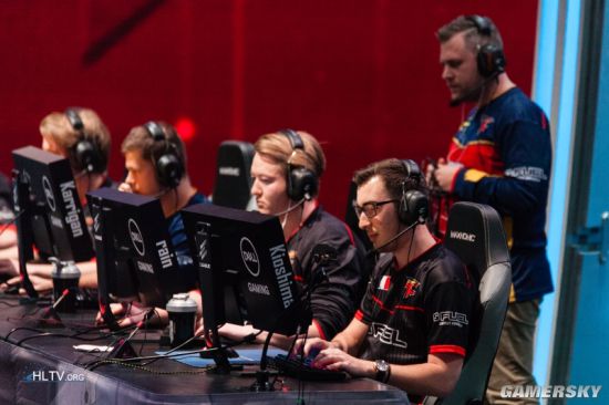 炸金花这把继续很危险（这把炸金花继续下去风险不小）